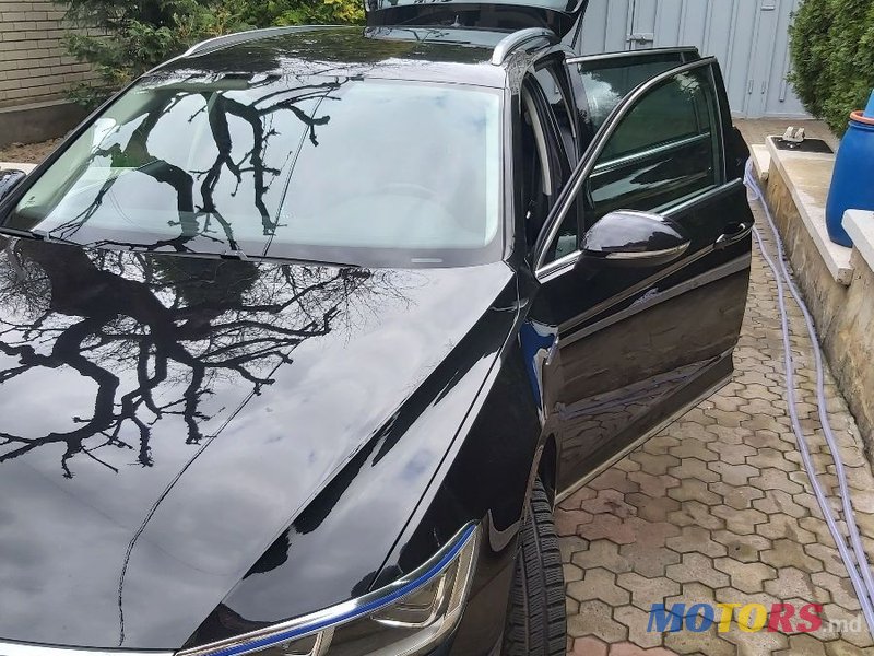 2015' Volkswagen Passat photo #2