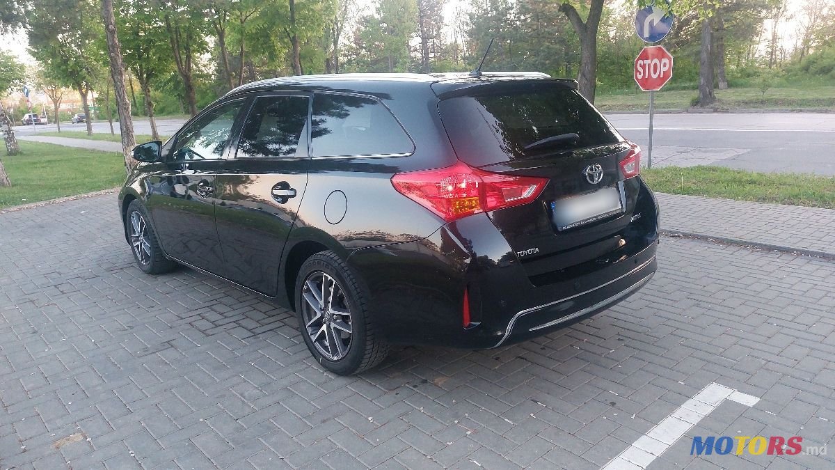 2014' Toyota Auris photo #3