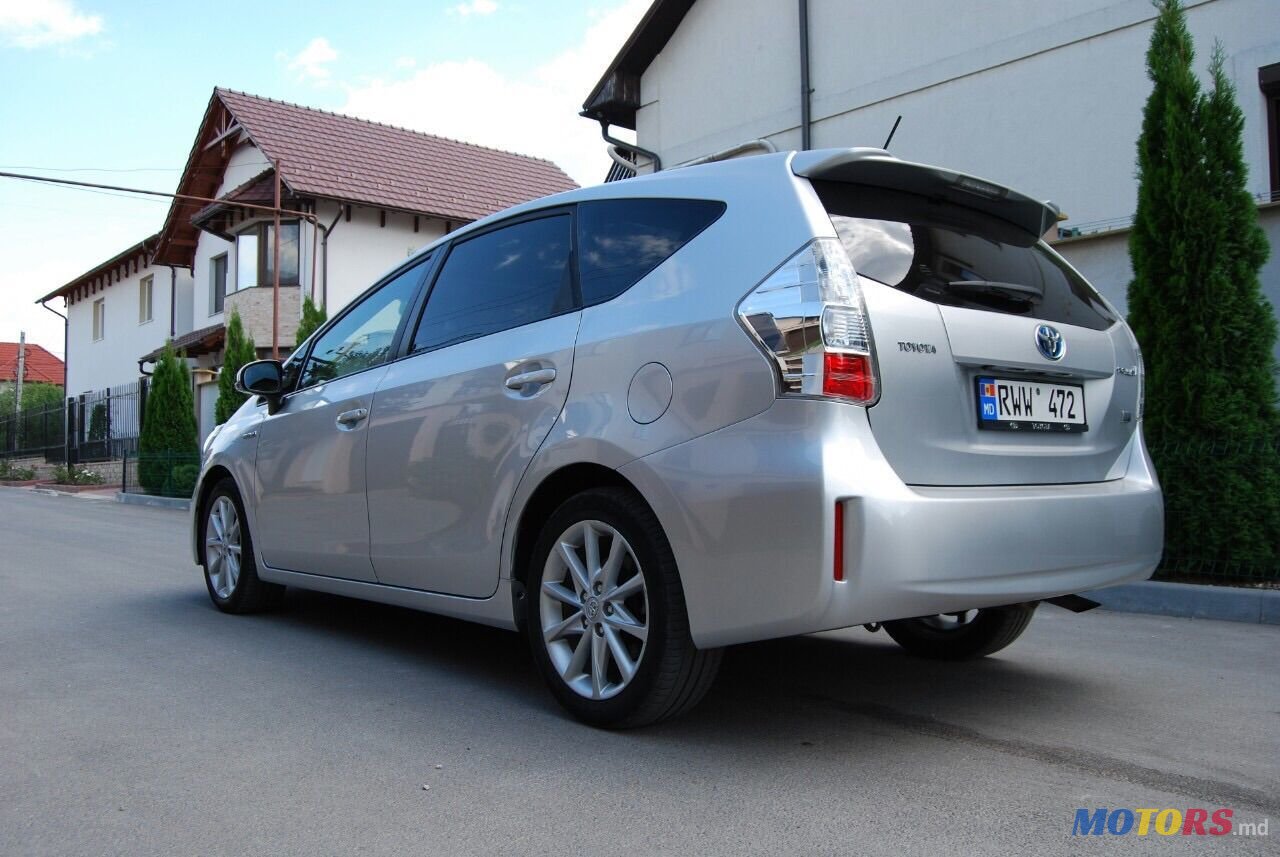 2013' Toyota Prius + photo #3