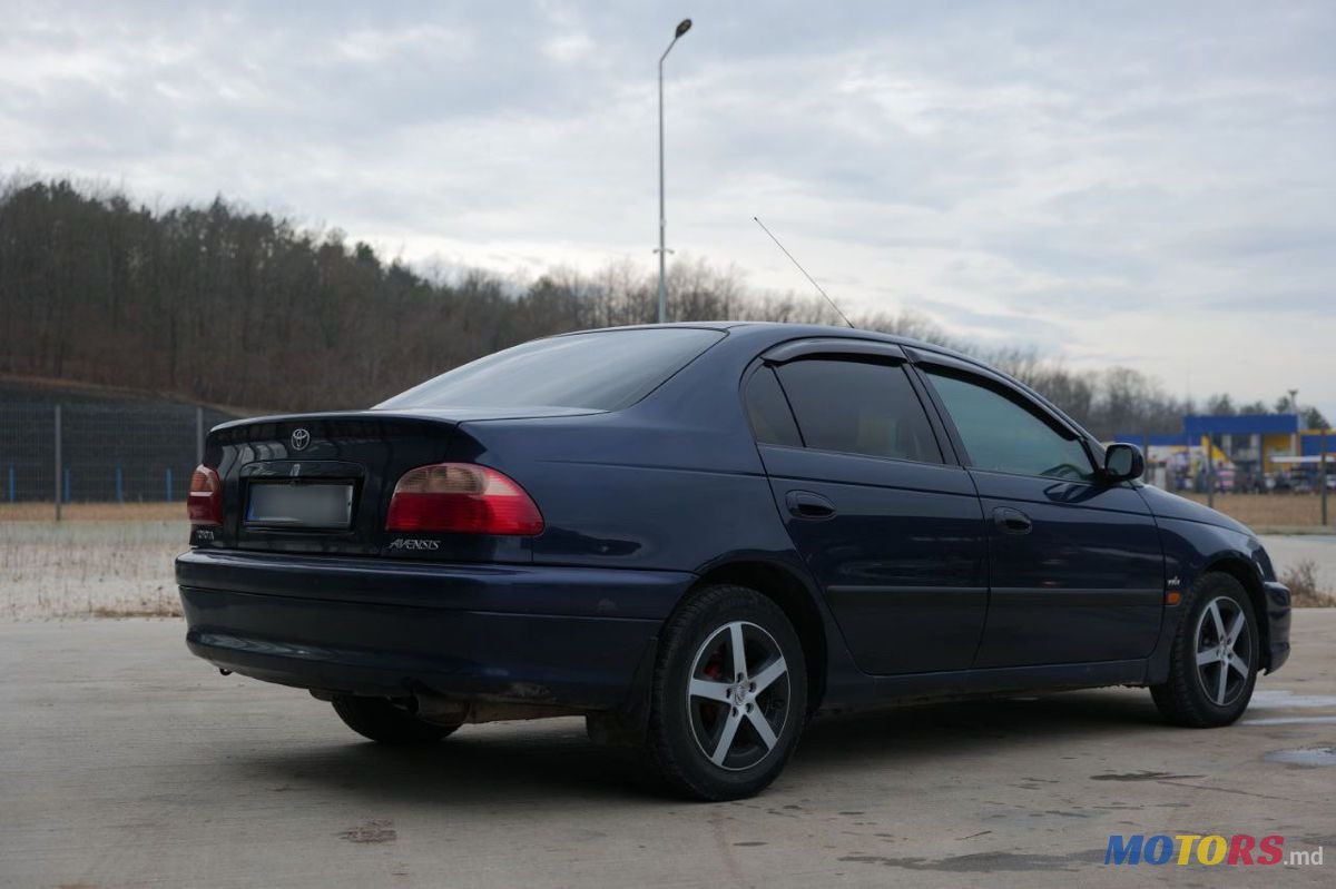 2002' Toyota Avensis photo #4
