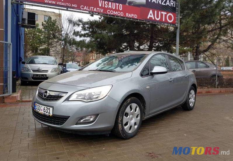 2012' Opel Astra photo #1