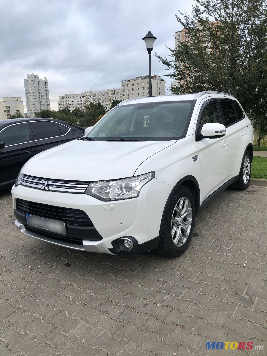 2015' Mitsubishi Outlander photo #3