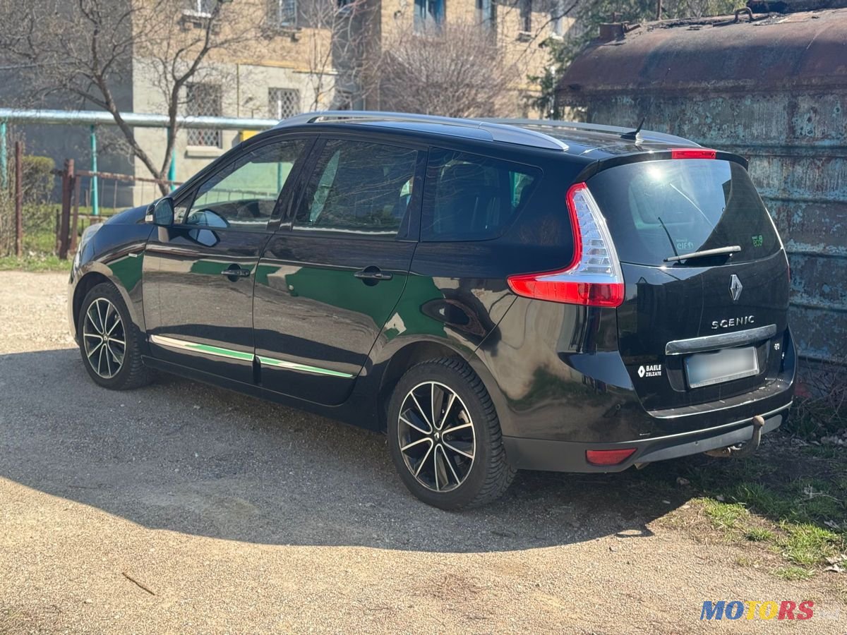 2013' Renault Grand Scenic photo #1
