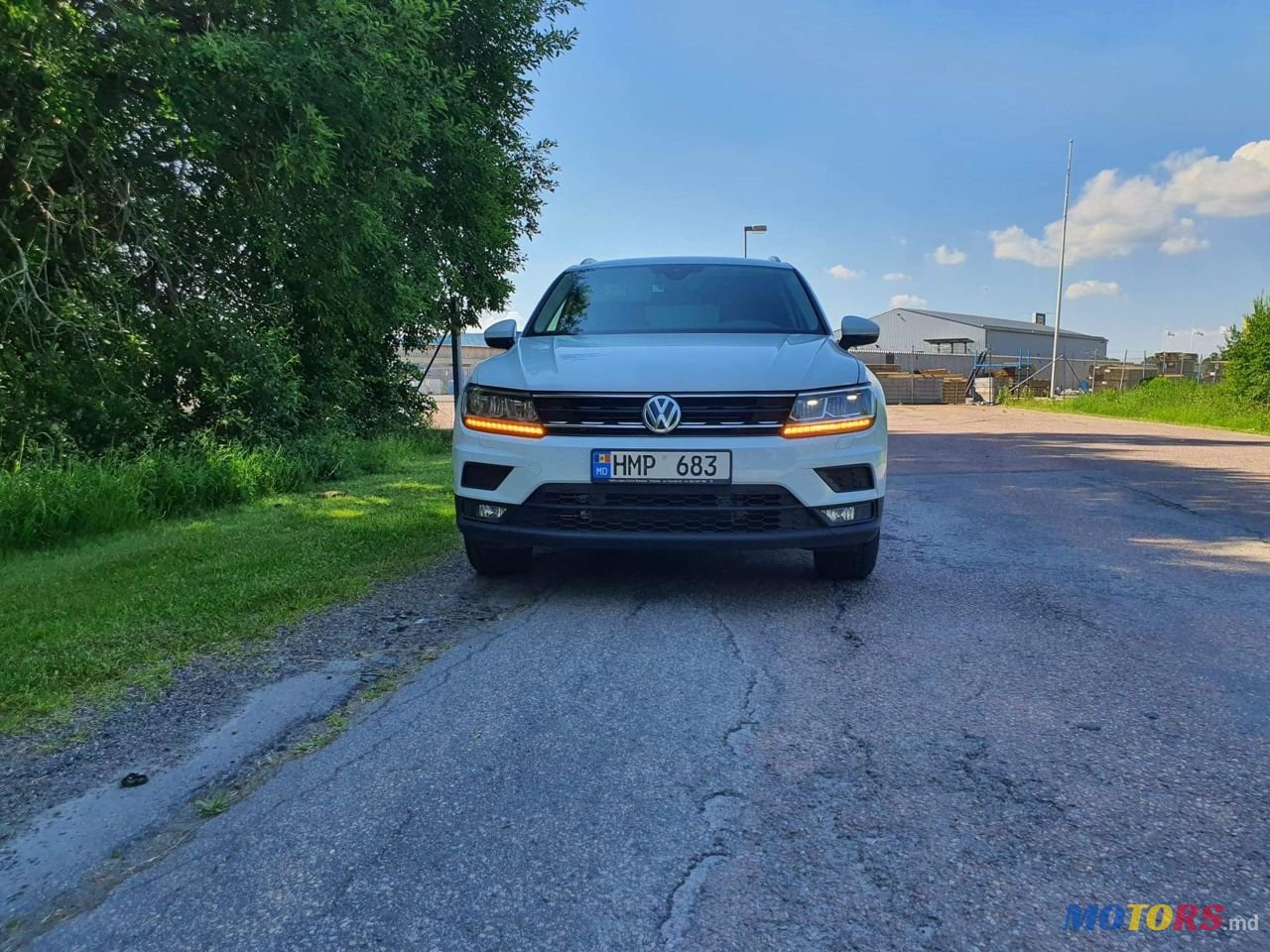 2019' Volkswagen Tiguan photo #1