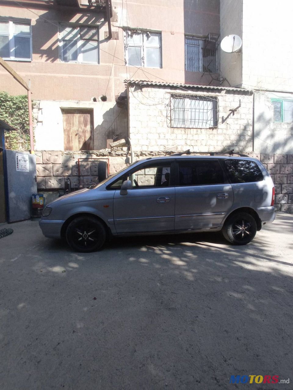 2003' Hyundai Trajet photo #2