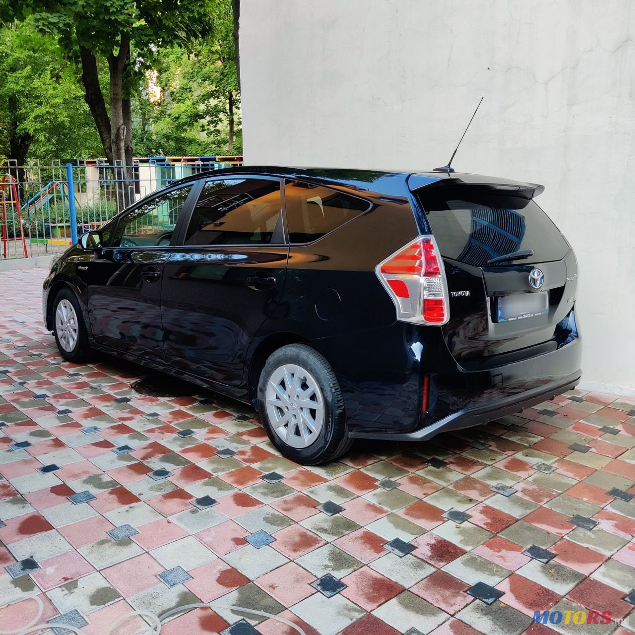 2016' Toyota Prius + photo #1