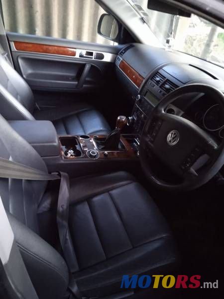 2004' Volkswagen Touareg photo #3