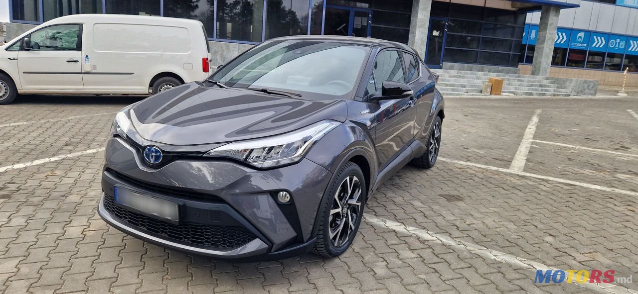 2020' Toyota C-HR photo #2