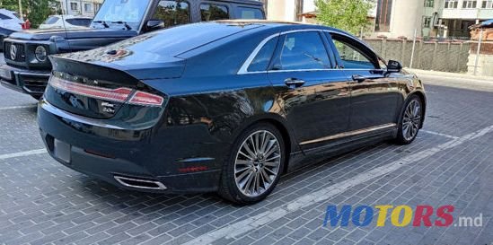 2013' Lincoln MKZ photo #3