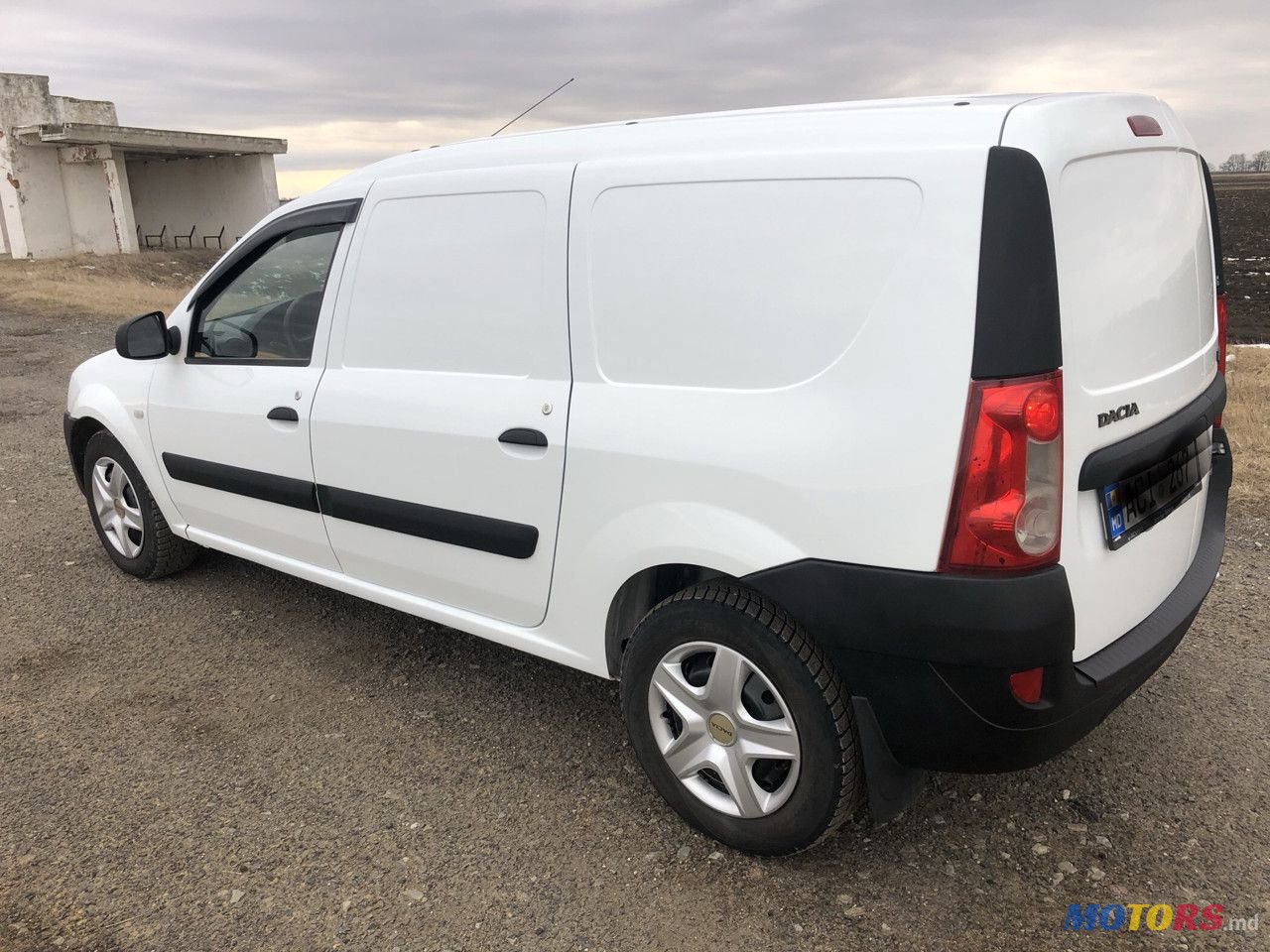 2010' Dacia Logan photo #2
