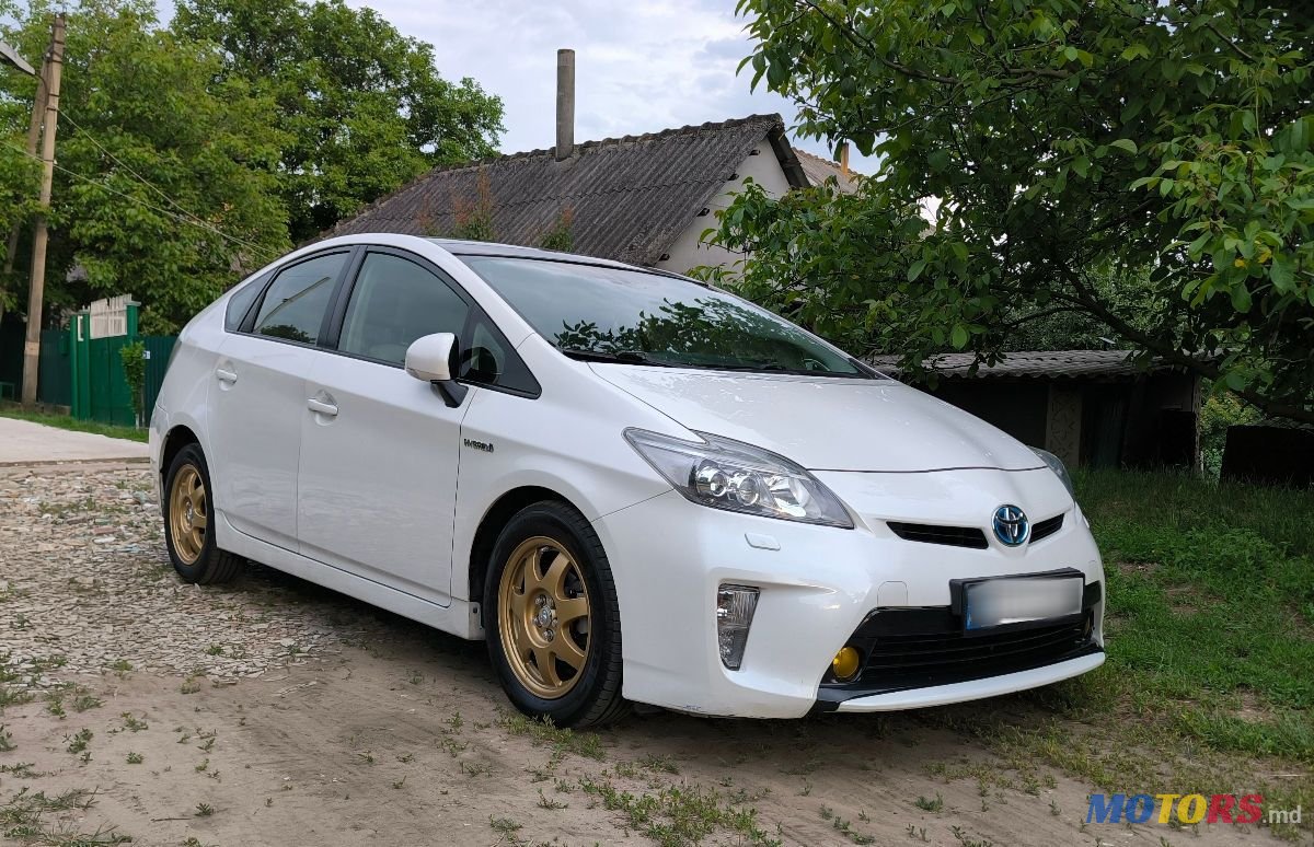 2013' Toyota Prius photo #5