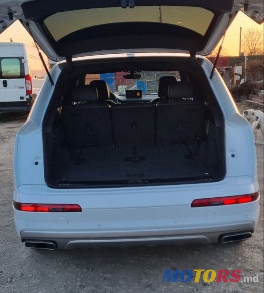 2019' Audi Q7 photo #5