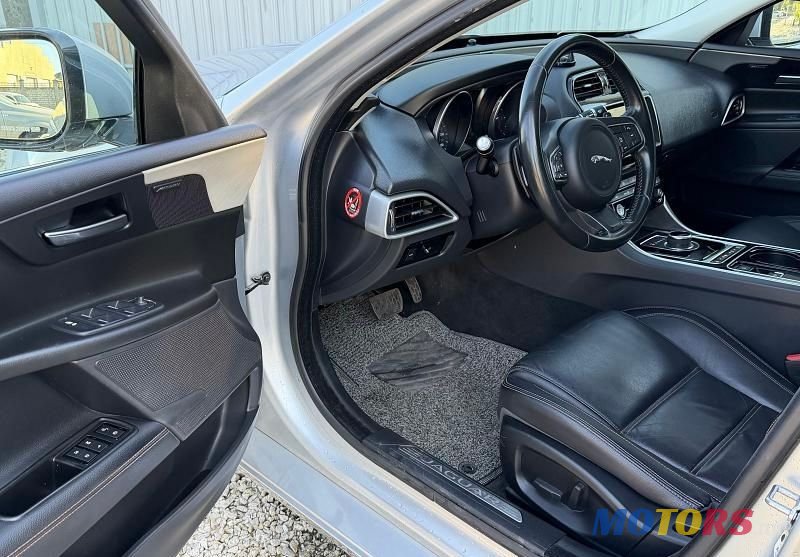 2016' Jaguar XE photo #6