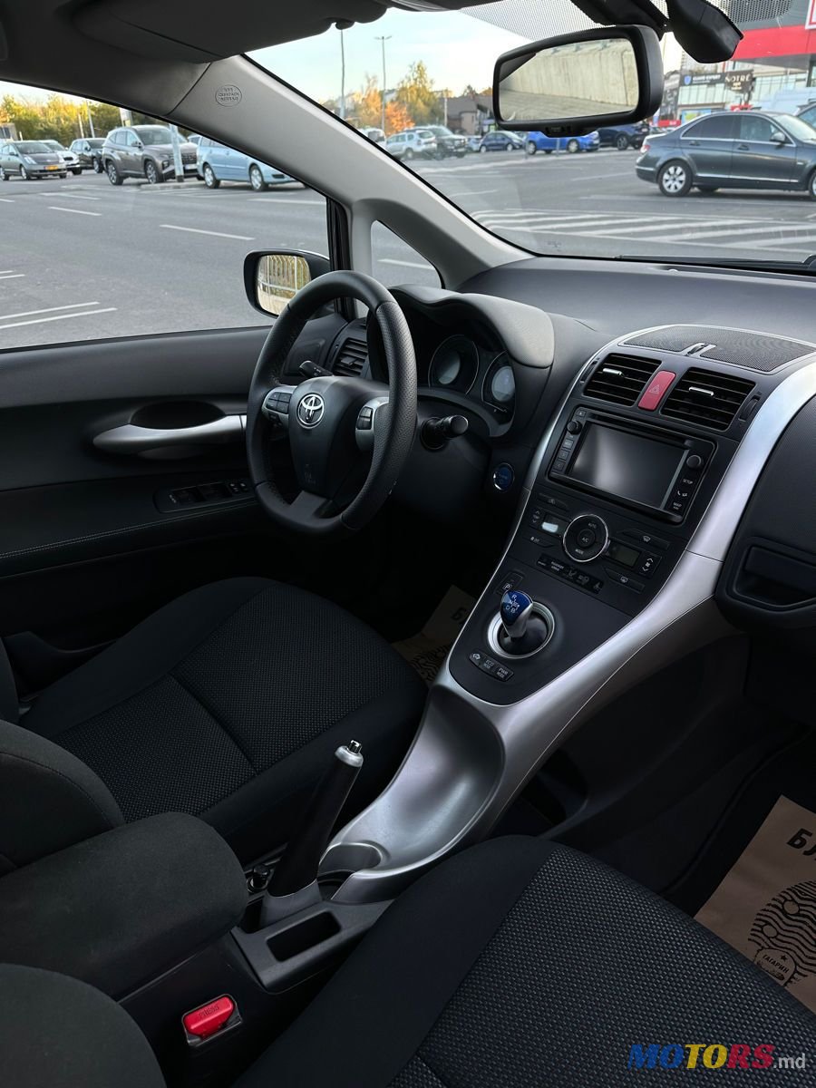 2012' Toyota Auris photo #4