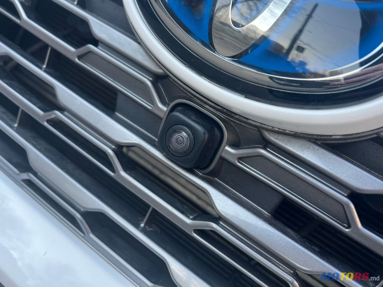 2019' Toyota RAV4 photo #6