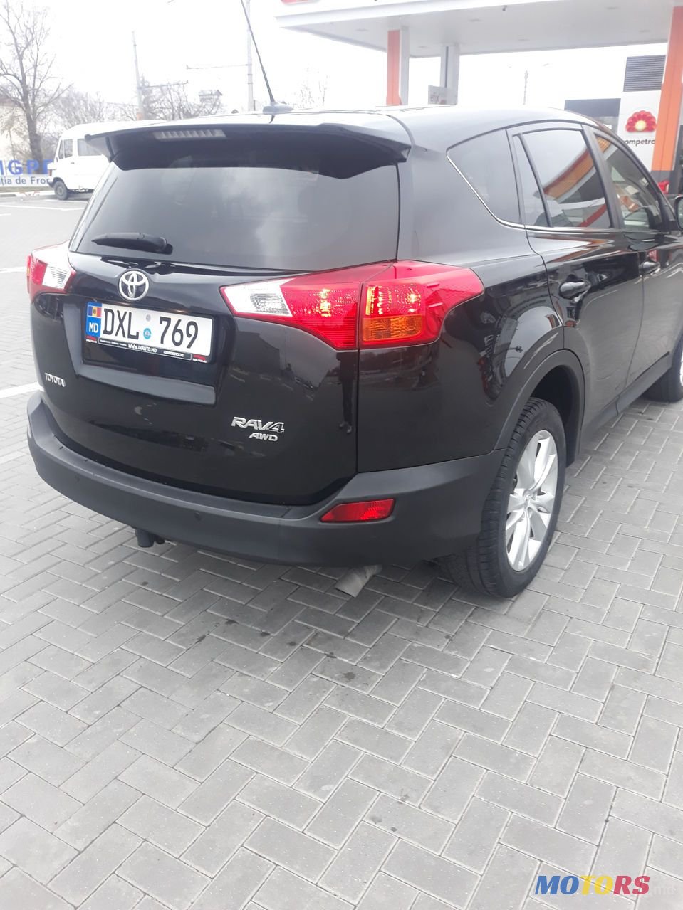 2015' Toyota RAV4 photo #2