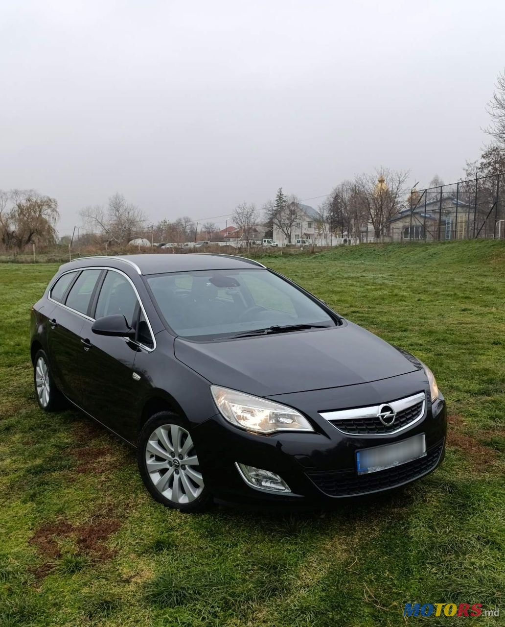 2012' Opel Astra photo #2