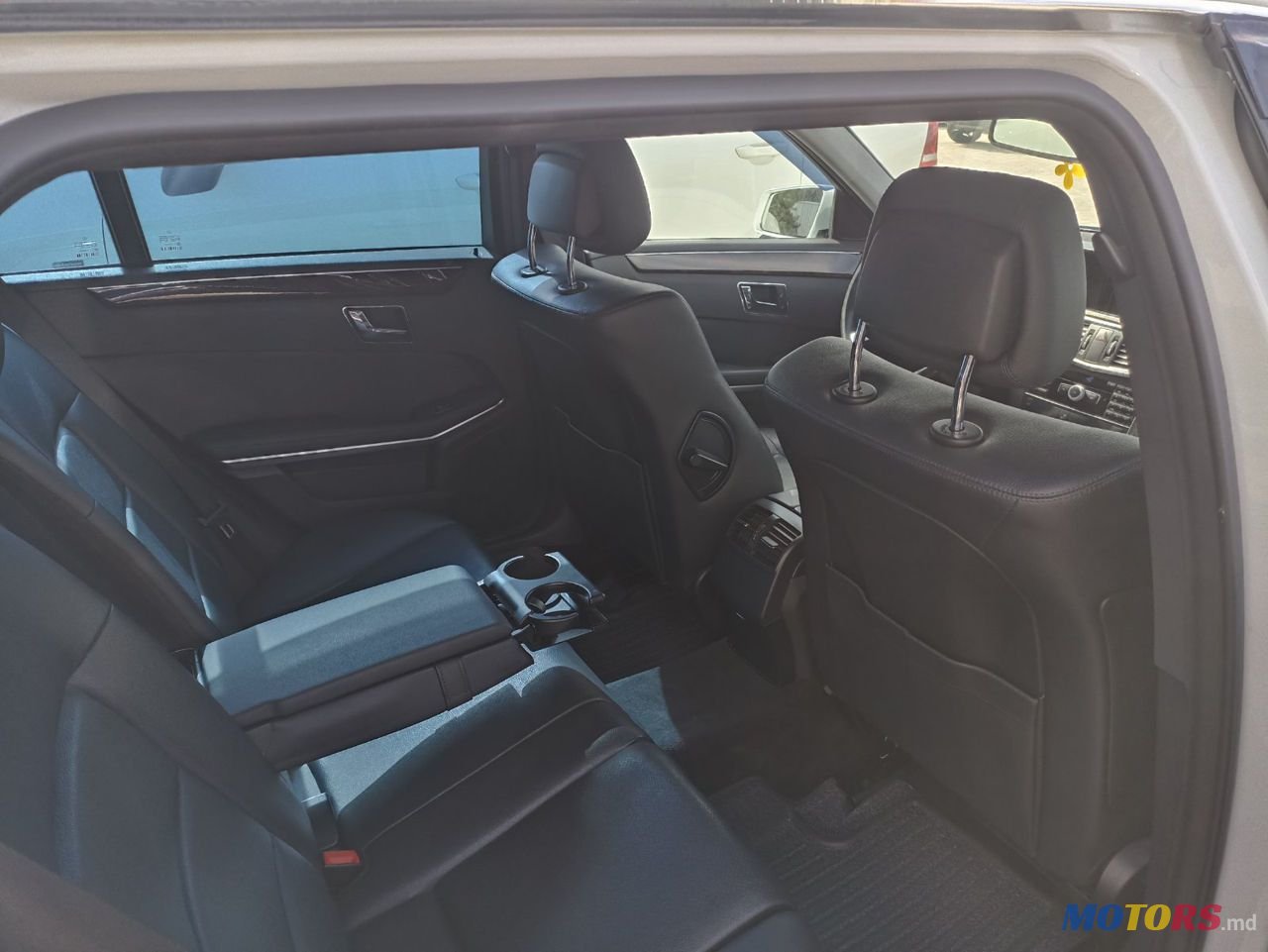 2010' Mercedes-Benz E Класс photo #3