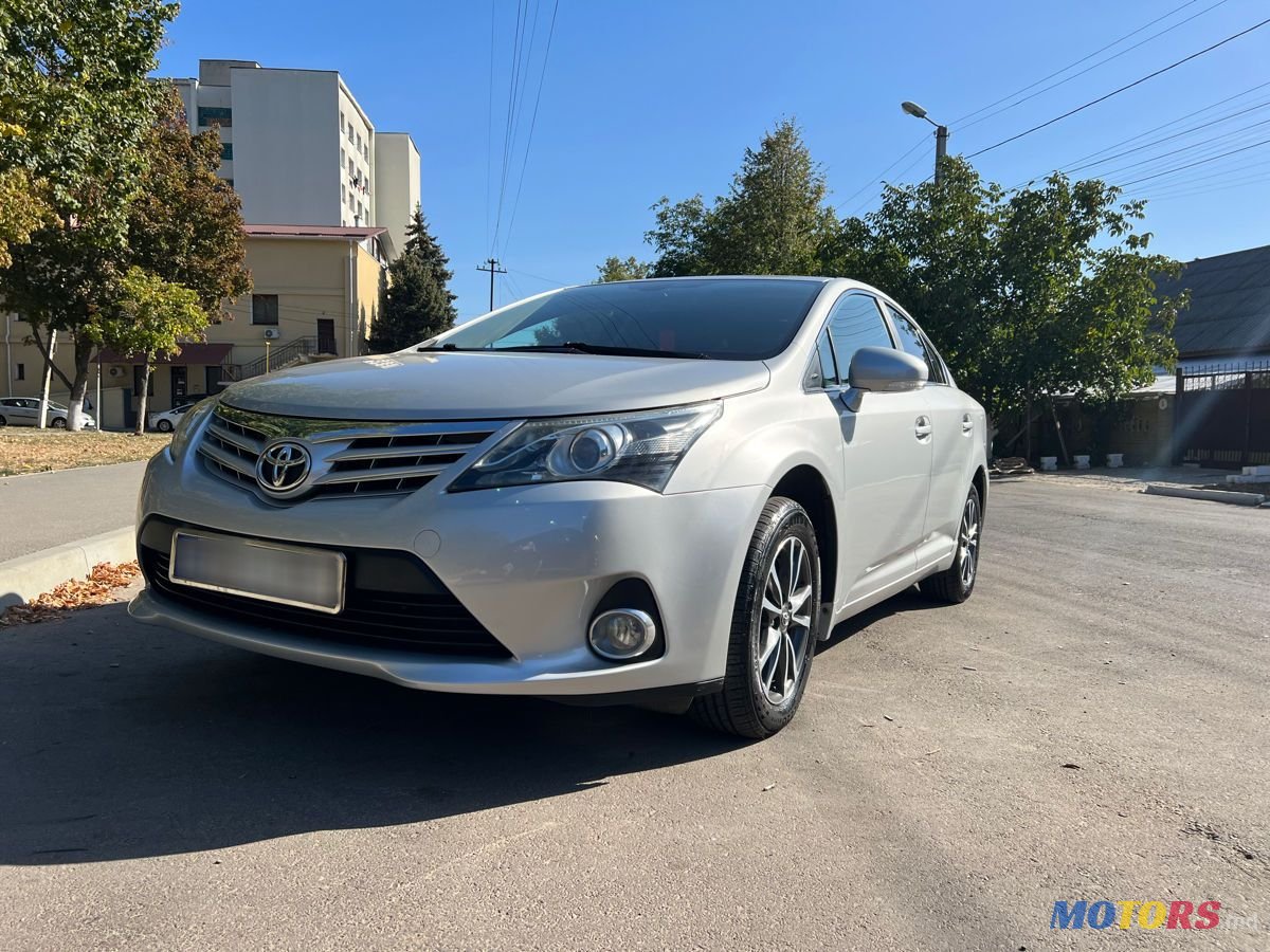 2013' Toyota Avensis photo #1