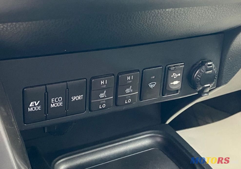 2016' Toyota RAV4 photo #4