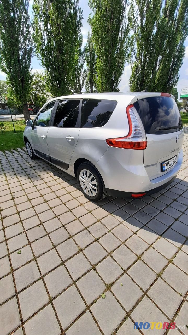 2012' Renault Grand Scenic photo #4