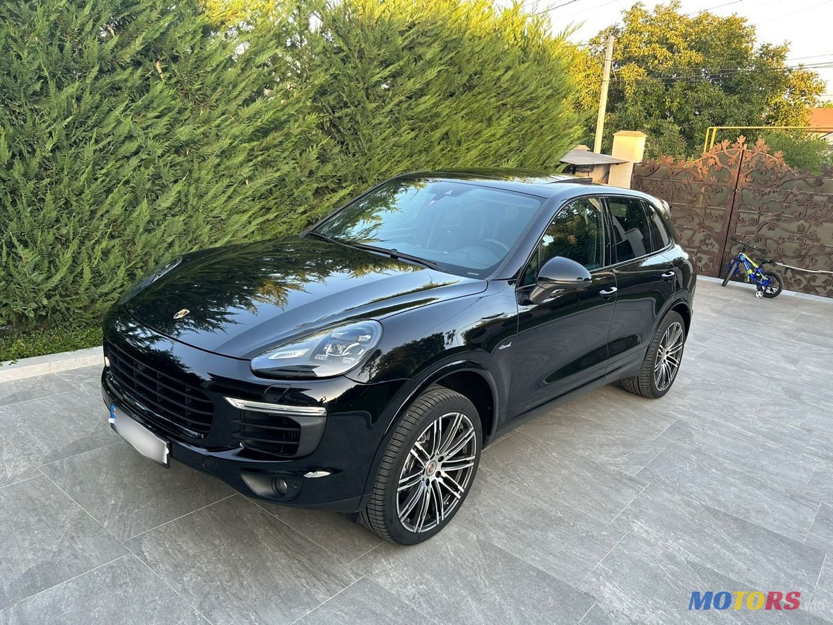 2017' Porsche Cayenne photo #3