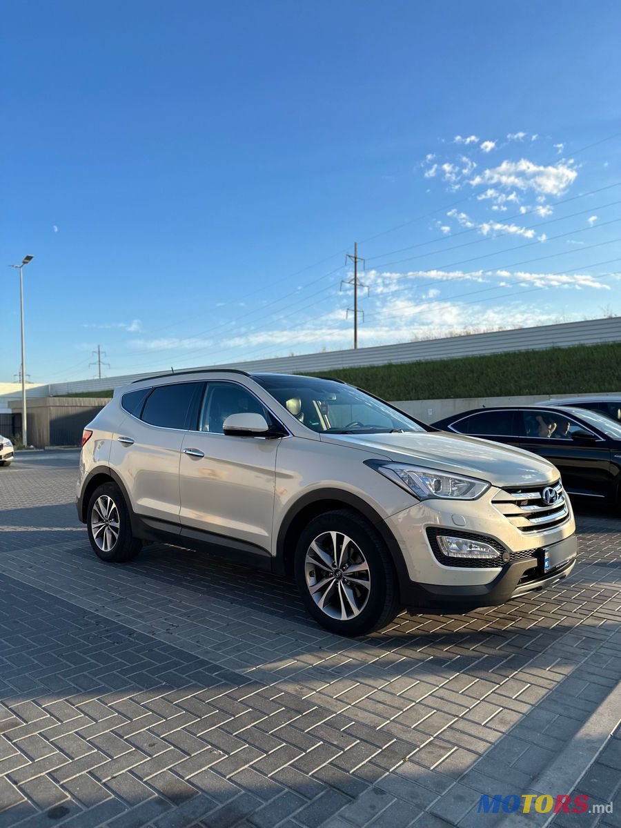 2015' Hyundai Santa Fe photo #2