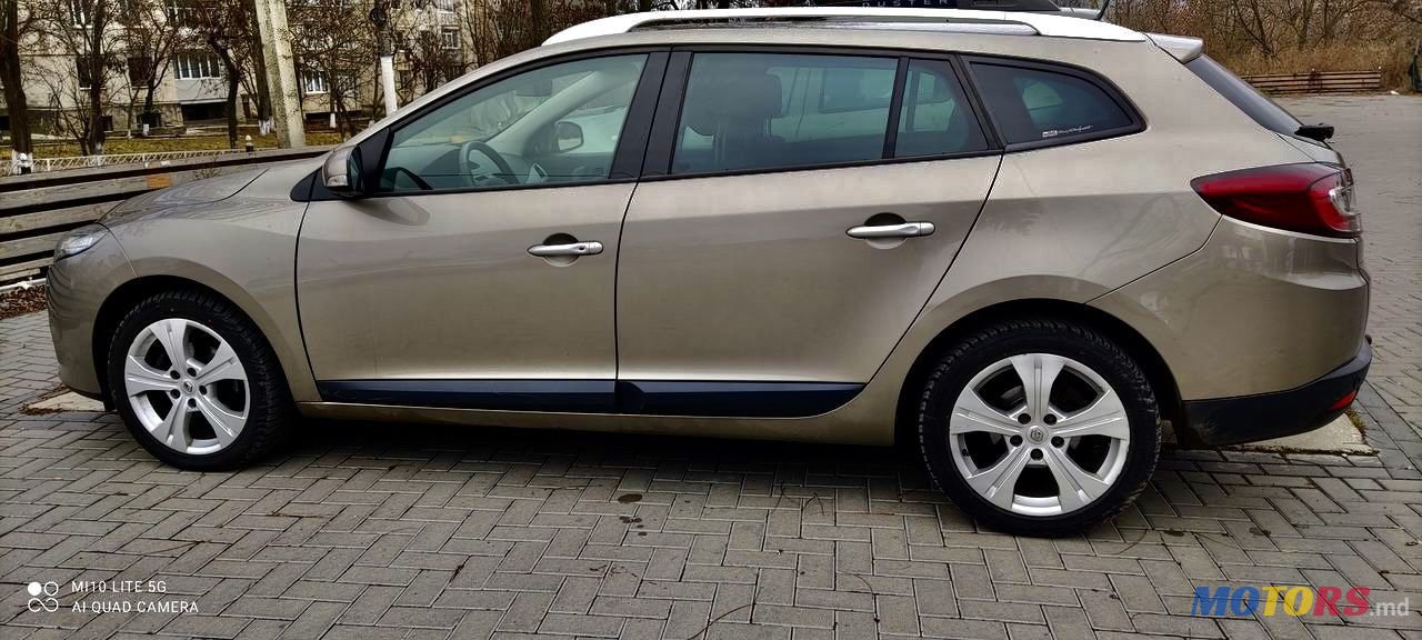 2011' Renault Megane photo #4