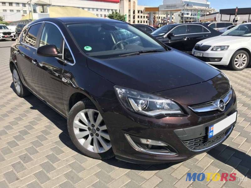 2012' Opel Astra photo #1