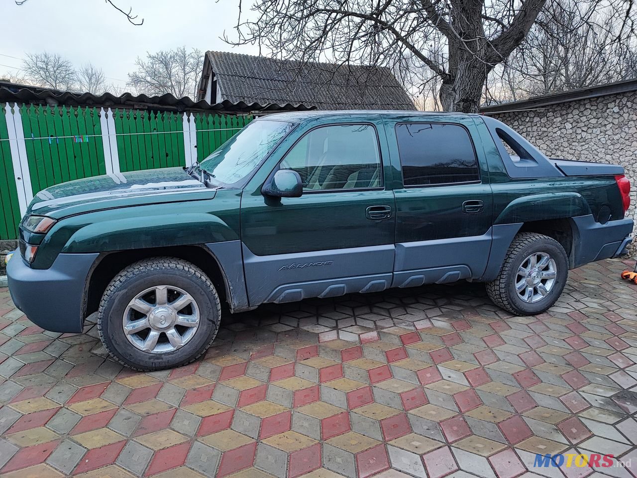 2002' Chevrolet Avalanche photo #2