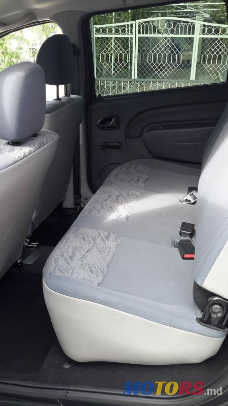 2011' Dacia Logan photo #6