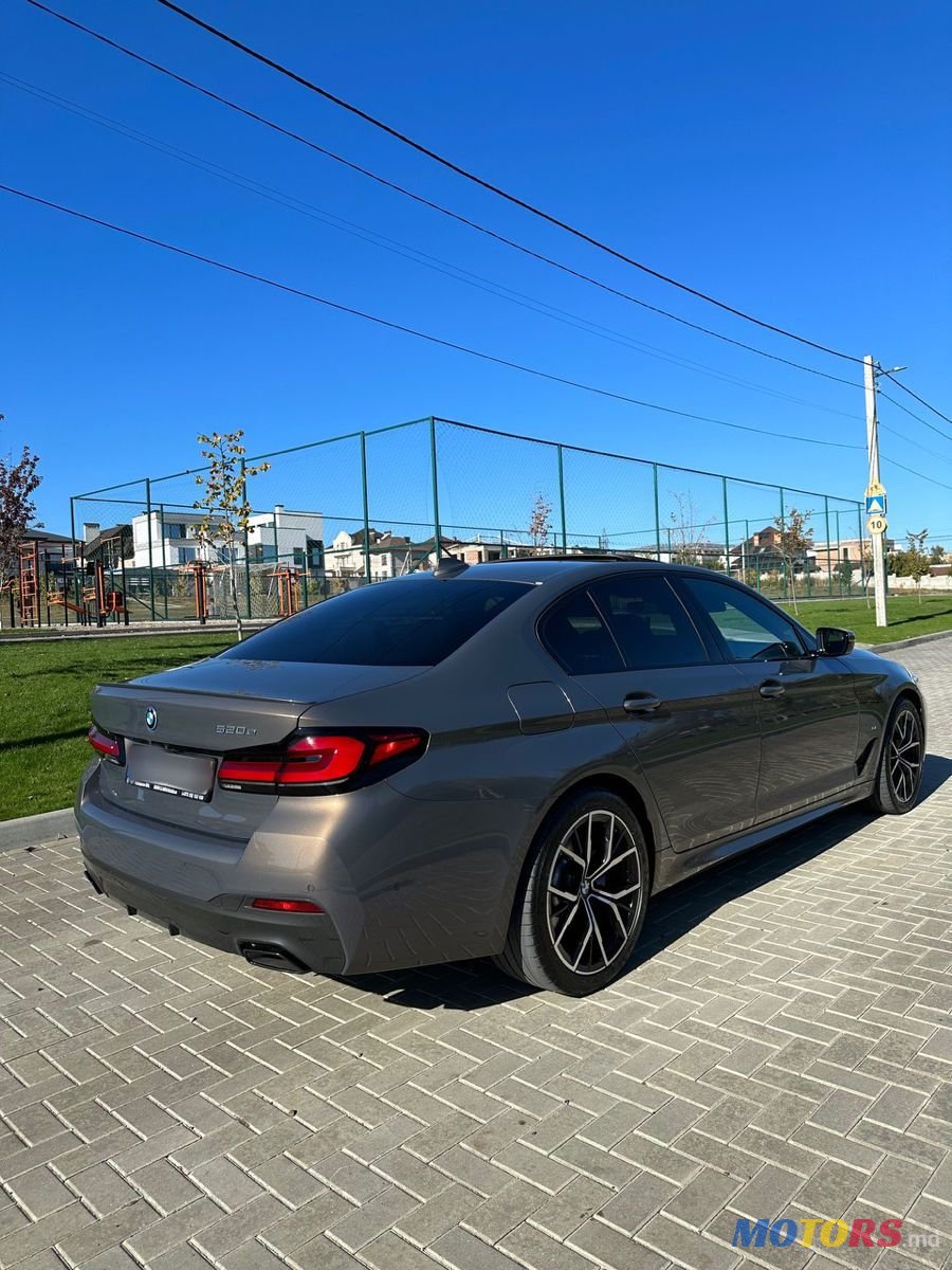 2022' BMW 5 Series photo #2