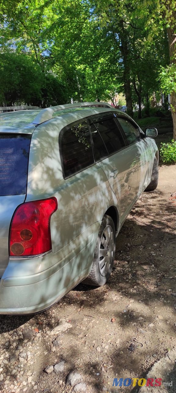 2004' Toyota Avensis photo #4