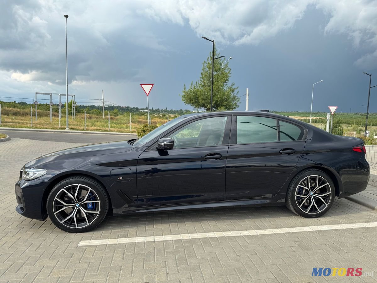 2022' BMW 5 Series photo #4