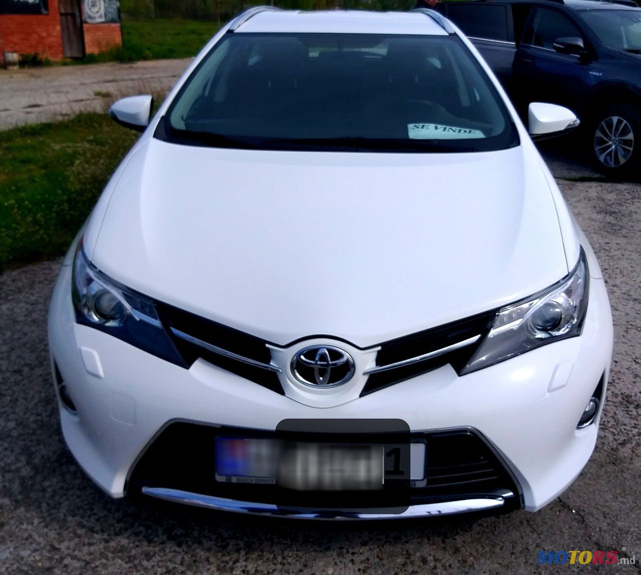 2014' Toyota Auris photo #3