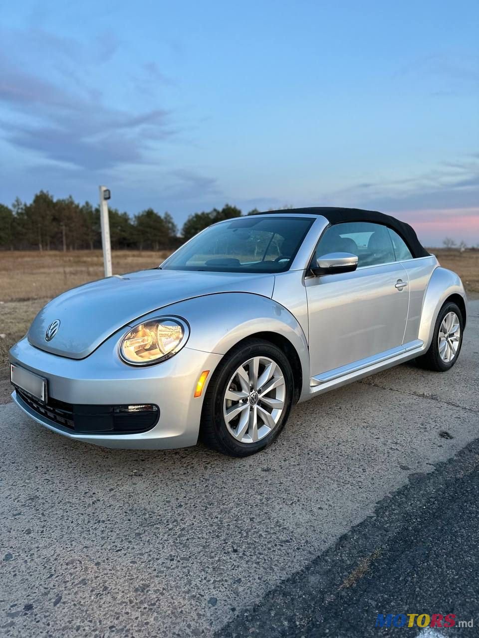 2014' Volkswagen Beetle photo #2