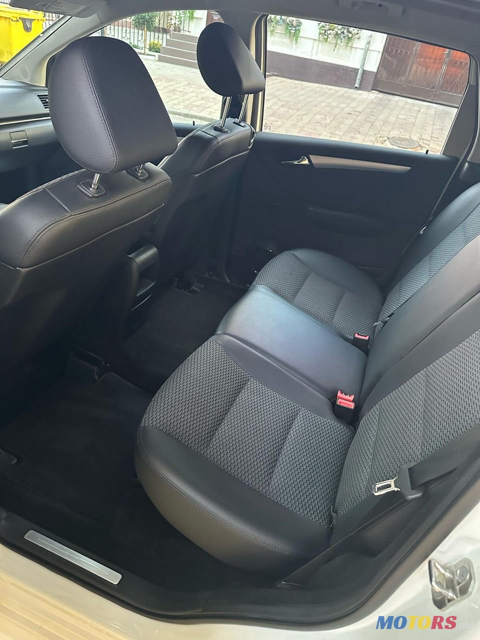 2011' Mercedes-Benz B-Class photo #7