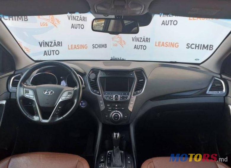 2013' Hyundai Santa Fe photo #3