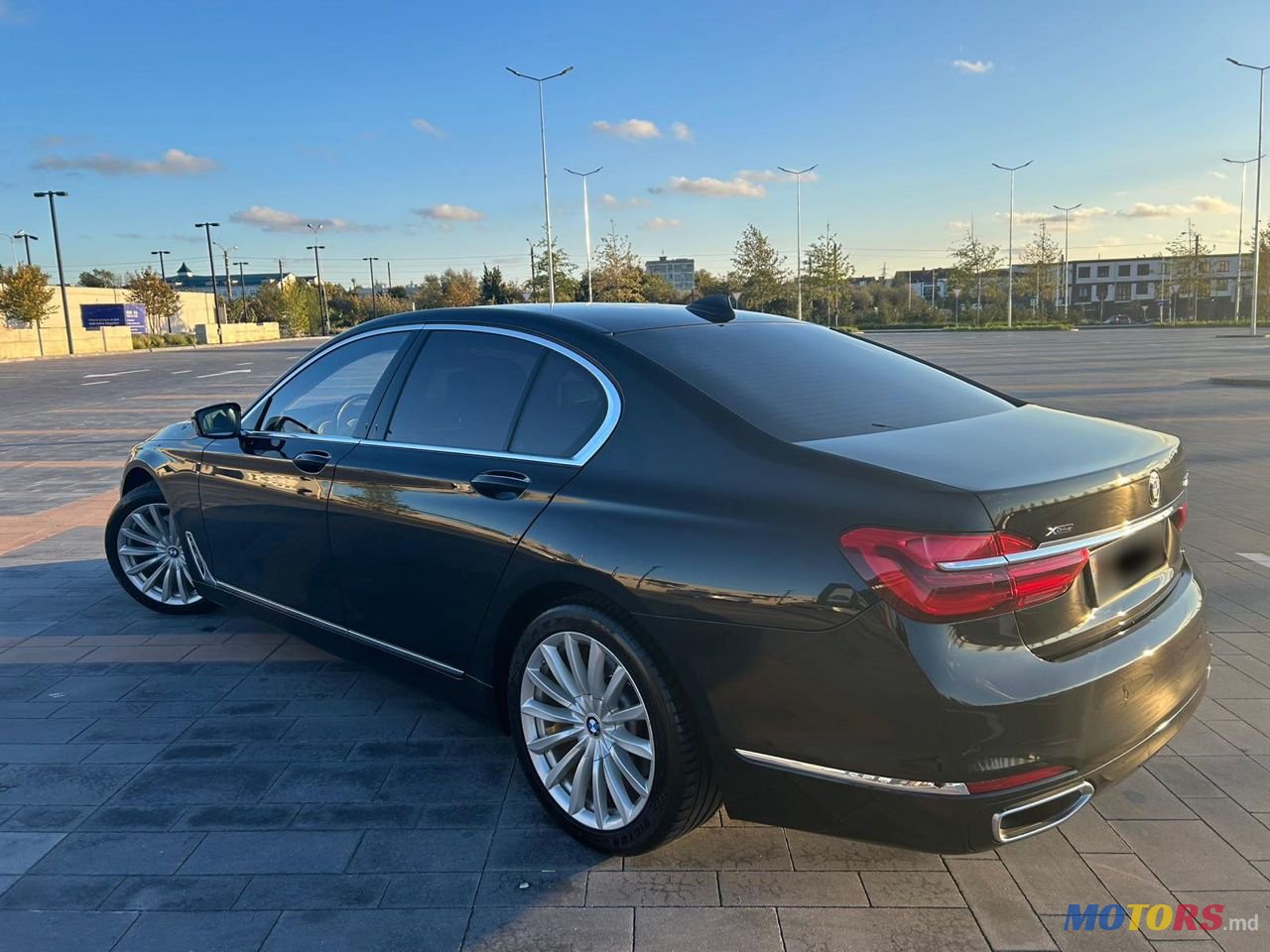 2018' BMW 7 Series photo #2