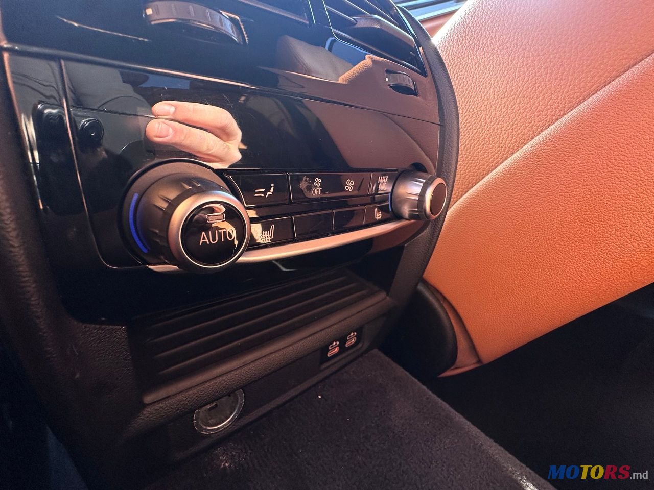 2020' BMW 5 Series photo #5