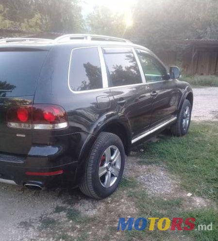 2005' Volkswagen Touareg photo #2