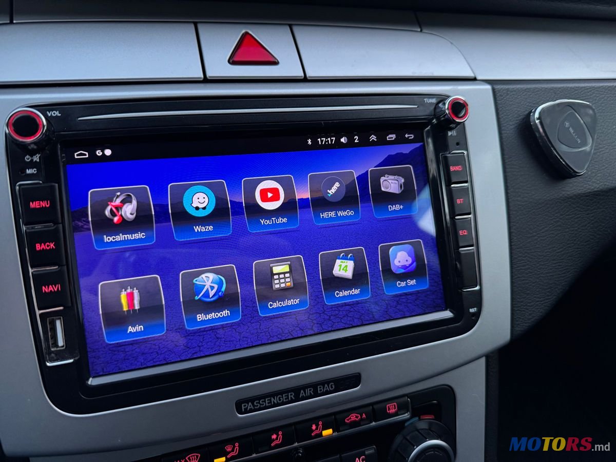 2009' Volkswagen Passat photo #5