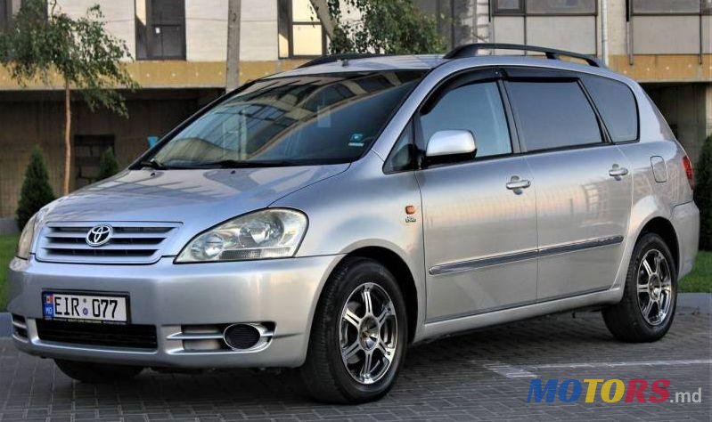 2003' Toyota Avensis photo #1