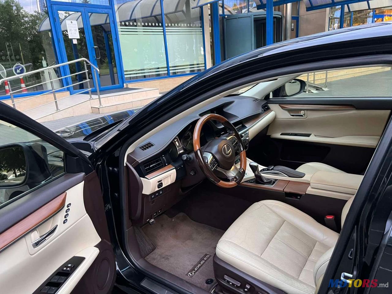 2015' Lexus Es Series photo #5