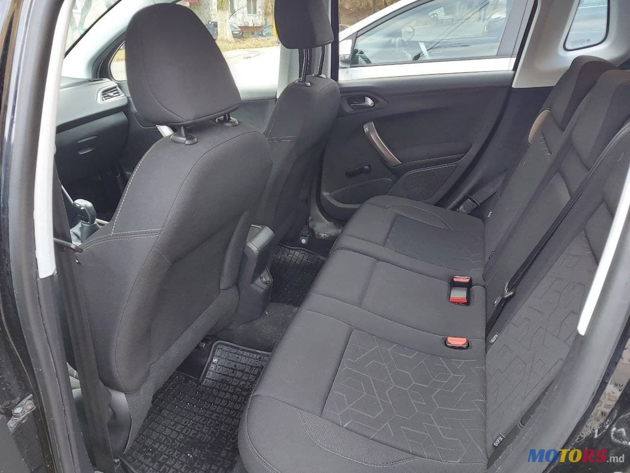 2014' Peugeot 2008 photo #6