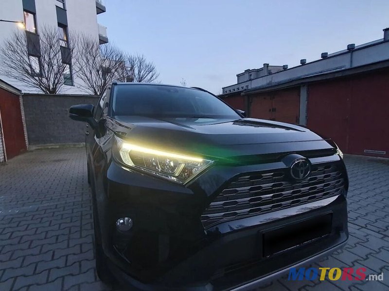 2019' Toyota RAV4 photo #4