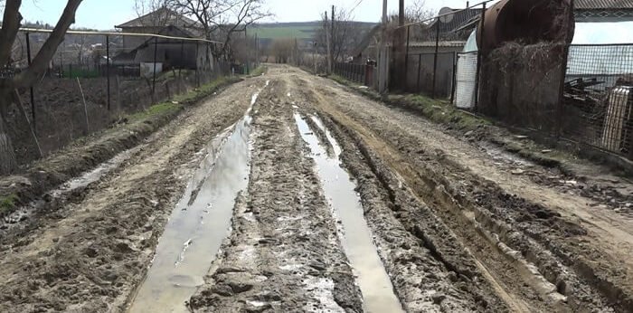 Жители Сынжерей Ной о ремонте 1200 км сельских дорог: как они ремонтируют, лучше бы ничего не трогали