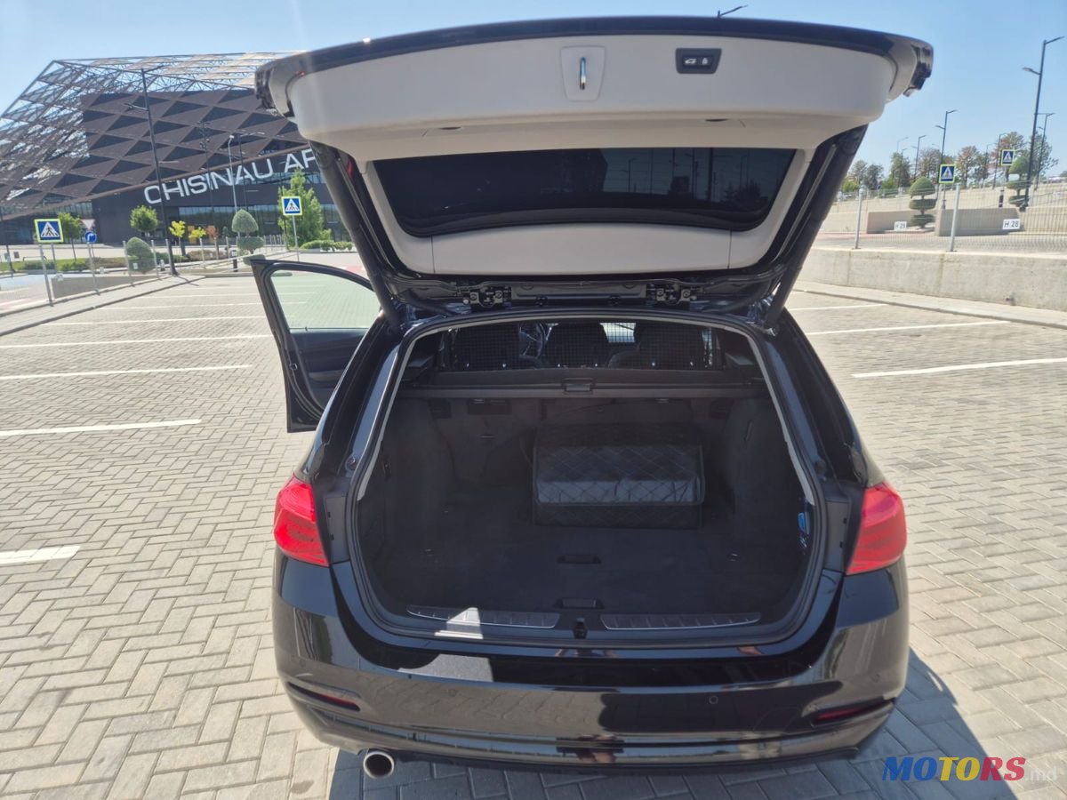 2017' BMW 3 Series Touring photo #6