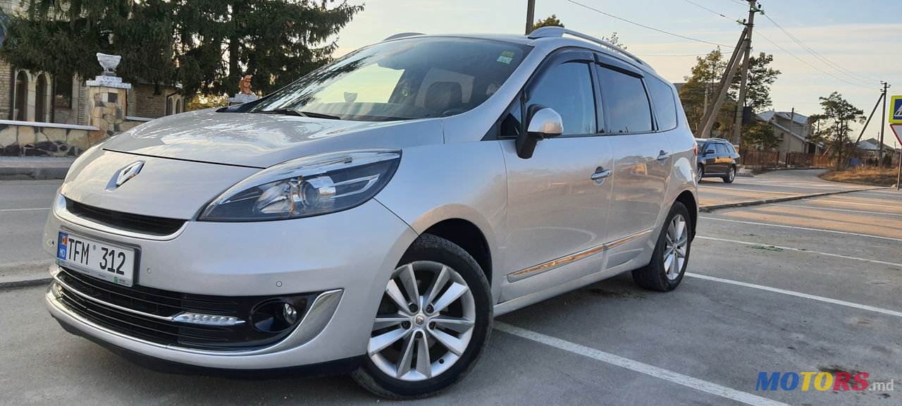 2013' Renault Grand Scenic photo #1