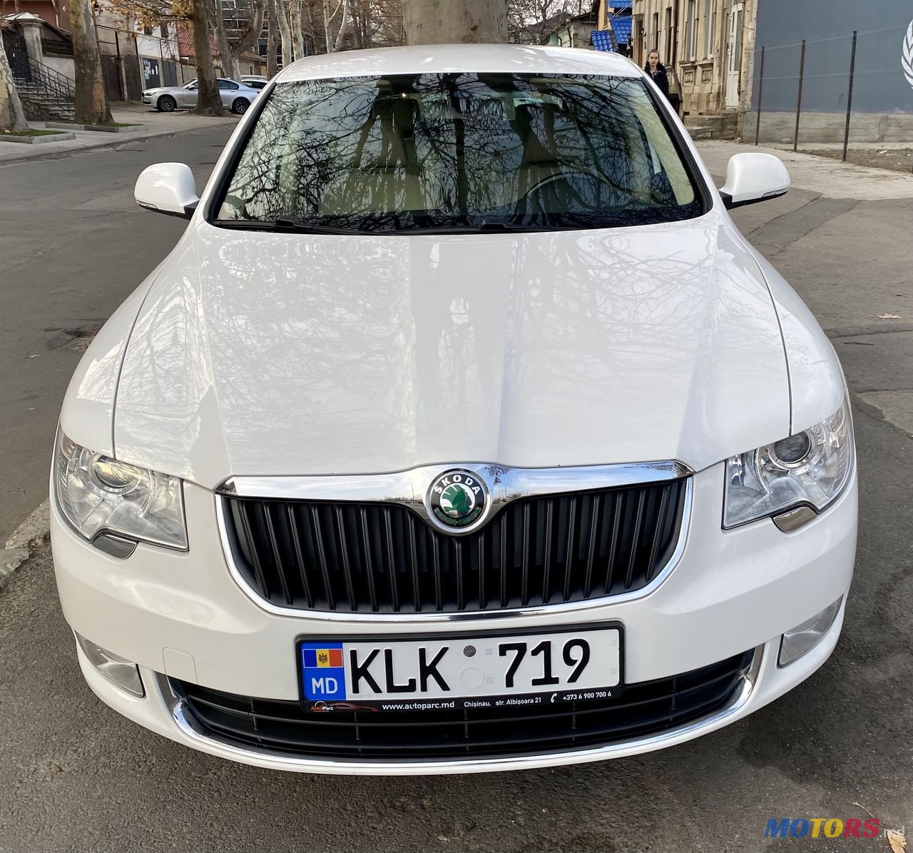 2011' Skoda Superb photo #3